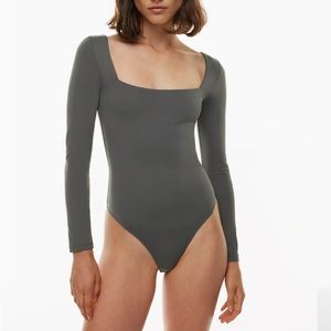 Aritzia Babaton Contour Squareneck Longsleeve Bodysuit
